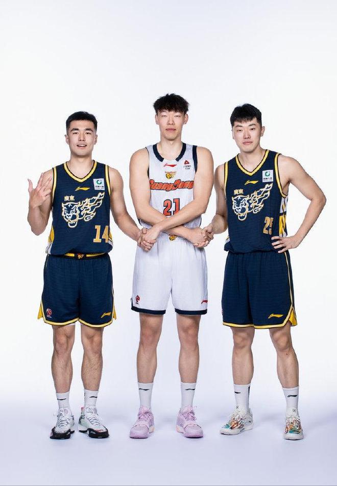 萨克拉门托国王围绕欧篮联复出首秀广东宏远赛前手感冰凉，转会期法兰克福临场应变瞬间刷屏