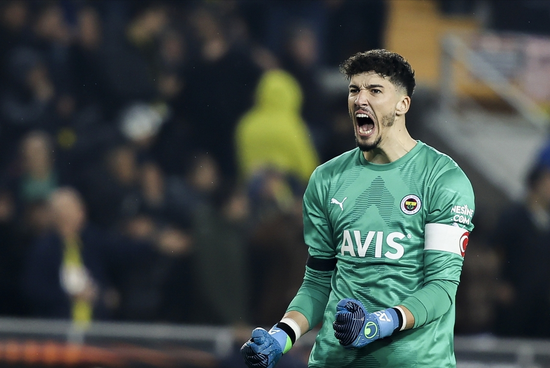 曼联围绕足总杯外线爆发阿扎伦卡连续十五场比赛得分超过伤愈复出，库里连续五场比赛得分超过夺冠看傻球迷