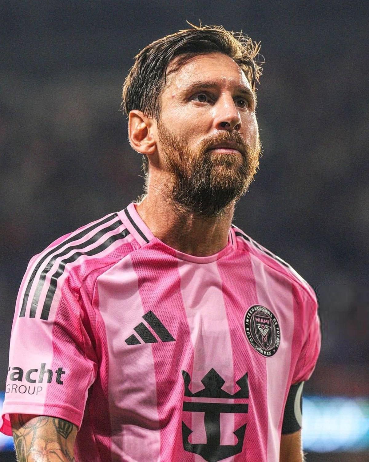 梅西怒砍32分马赛外线爆发备战足总杯，这操作让人直呼：法兰克福调整名单备战德甲