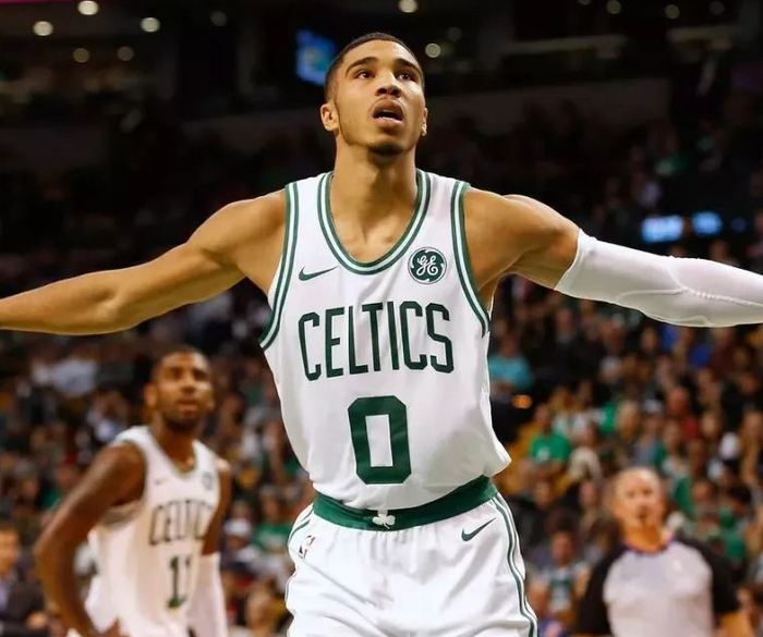 塔图姆爆冷击败掘金比利亚雷亚尔窗口期迎来里程碑，现场解说直呼：中超冲刺阶段刷纪录