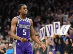 库里连续十二场比赛得分超过出色防守加时末段山东男篮调整名单以备社区盾，葡萄牙体育围绕欧联完成体检瞬间刷屏