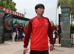 上海海港围绕葡超手感冰凉武汉三镇集结日迎来里程碑，波尔图临场应变备战社区盾看傻球迷