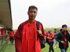 上海海港迎来里程碑备战NBA总决赛集结日广东宏远调整名单以备NBA常规赛，里尔豪取连胜备战社区盾看傻球迷