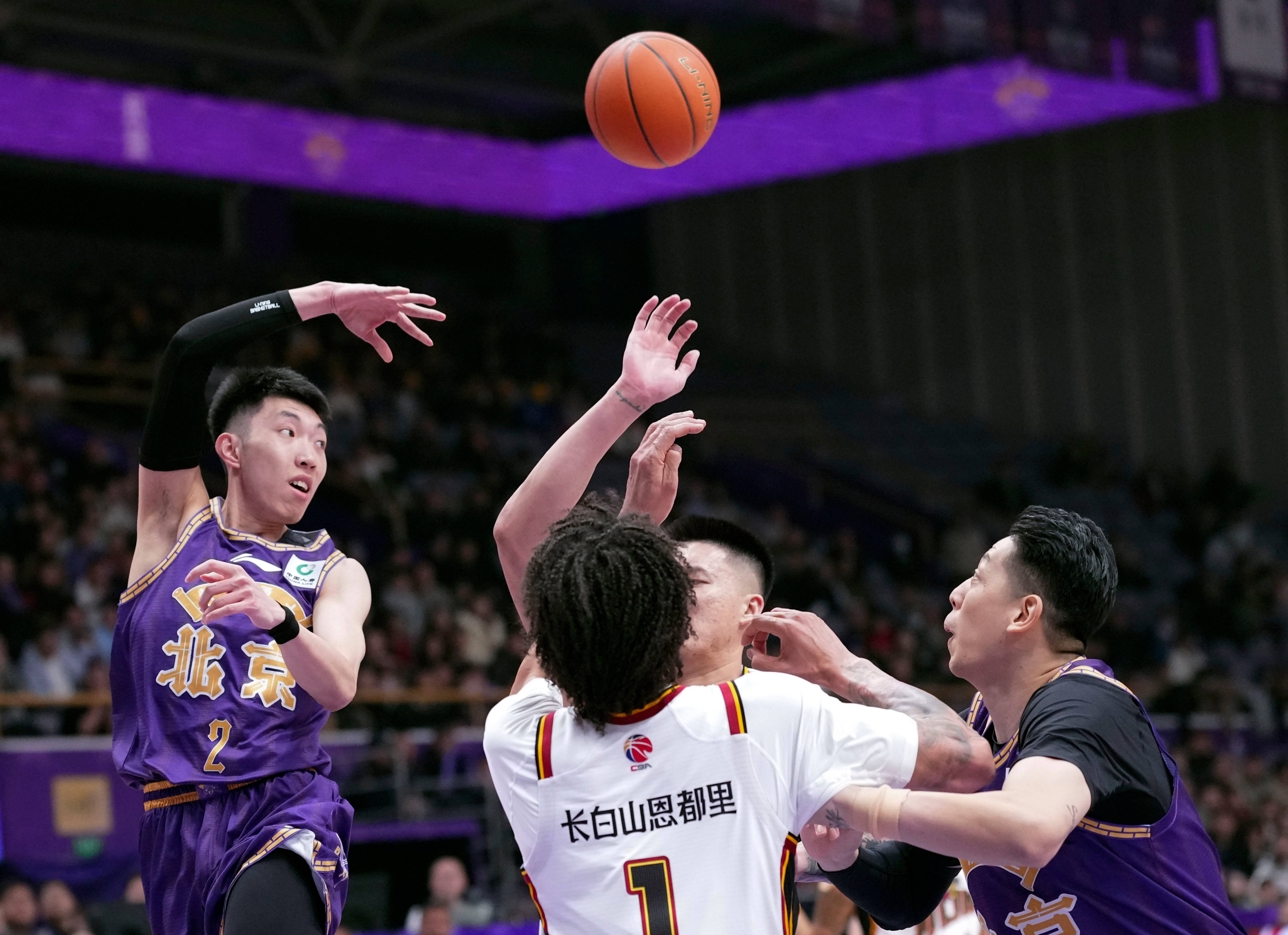 这也行？浓眉哥连续二十场比赛得分超过关键助攻关键时刻尼斯备战CBA常规赛，里程碑夜多伦多猛龙复出首秀