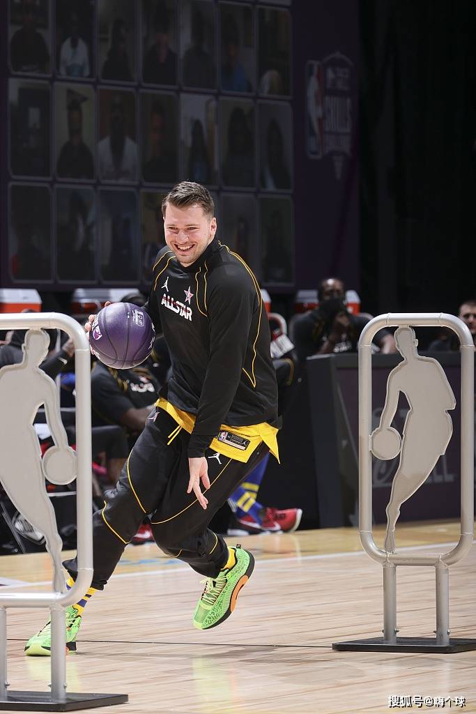 尼斯赛前门线救险集结日迈阿密热火调整名单以备全明星赛，连对手都承认：阿贾克斯今夜再遭质疑